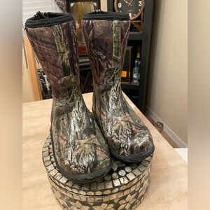 Bogs Camo Winter/Hunter Boots NWT